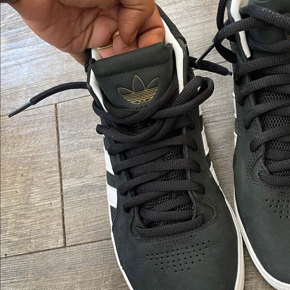 Adidas - Picture 6 of 8